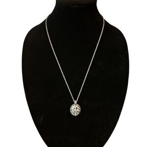Diane Katzman Silver Tone Chain With Chrystal Pendant